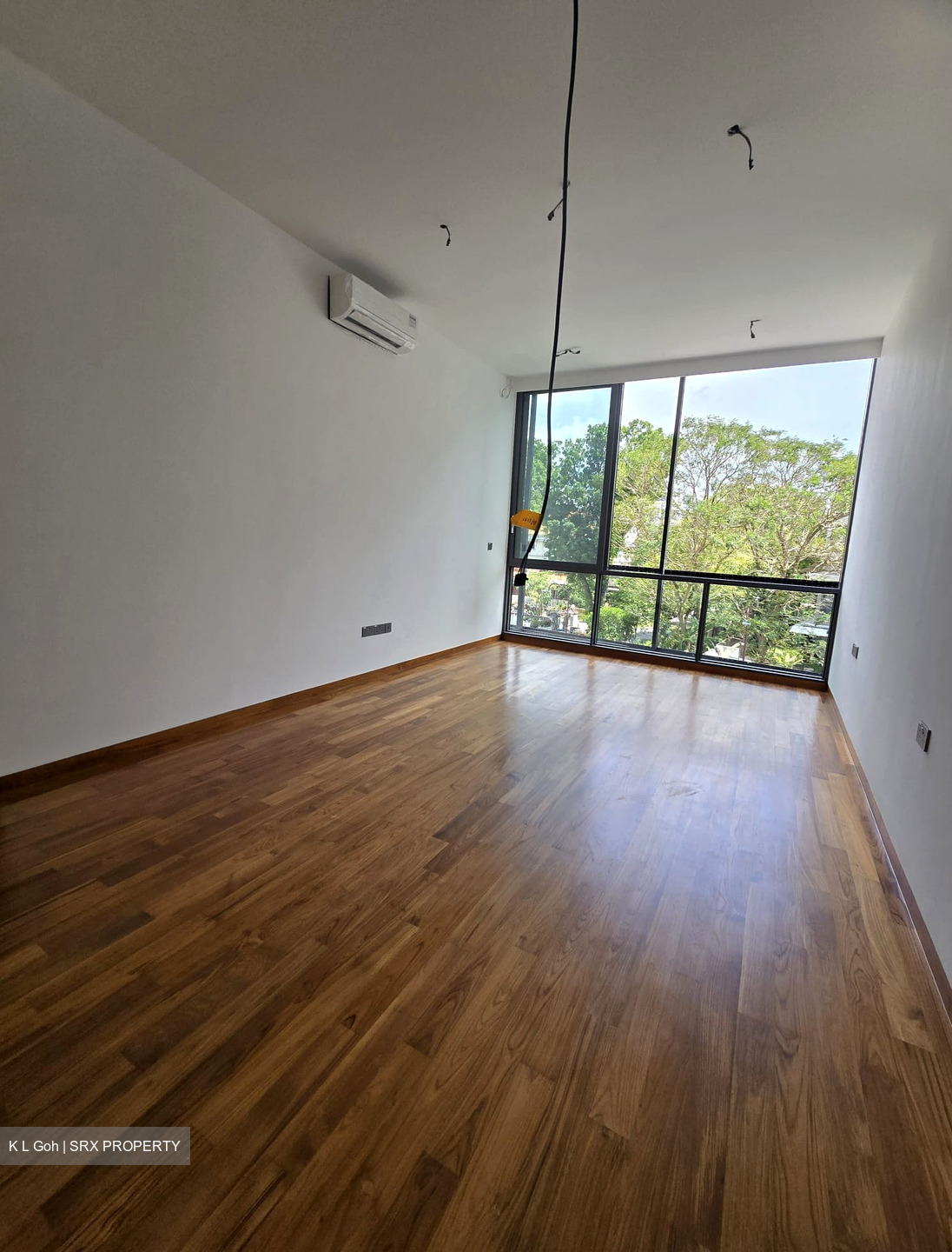 Simon Lane (D19), Terrace #544861921